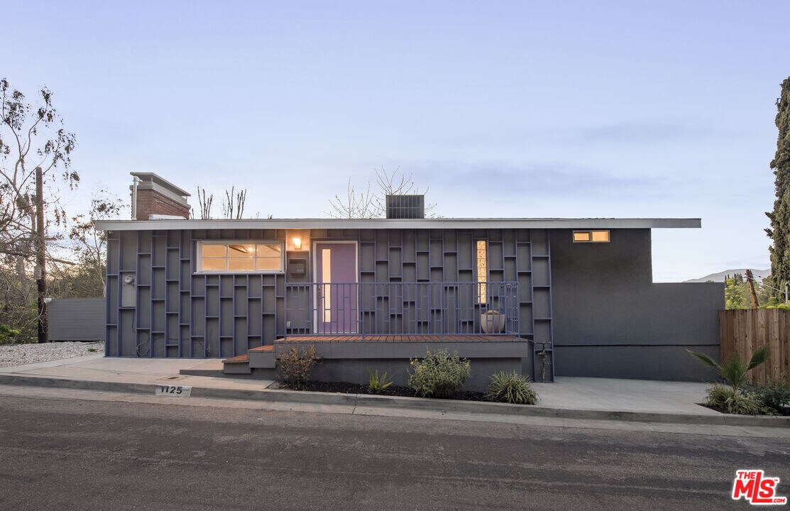 1125 Oban Dr in Los Angeles, CA - Building Photo