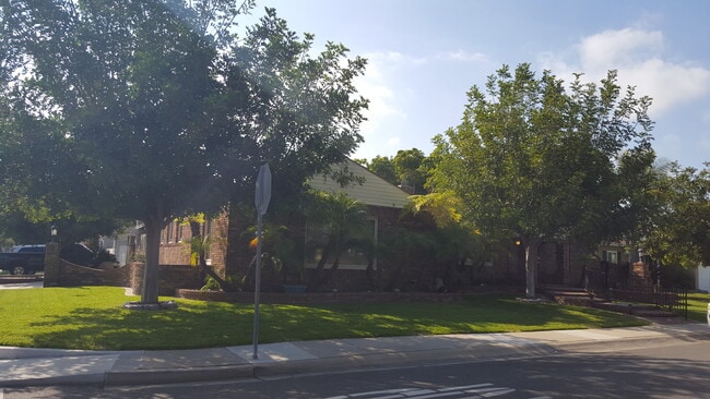 4127 Ocana Ave in Lakewood, CA - Foto de edificio - Building Photo