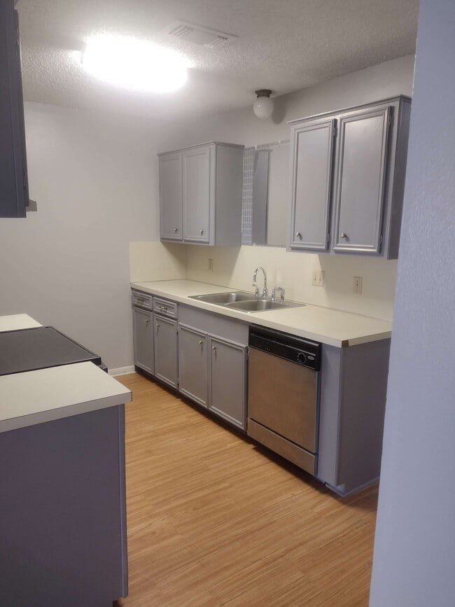 525 Broad St in Chandler, TX - Building Photo - Building Photo