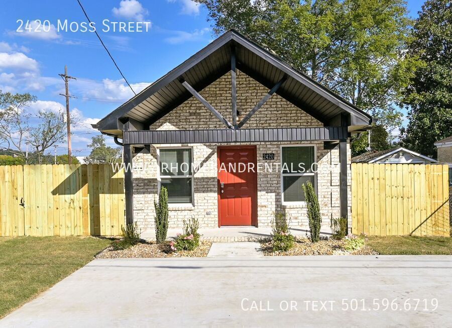 2420 Moss St in North Little Rock, AR - Building Photo