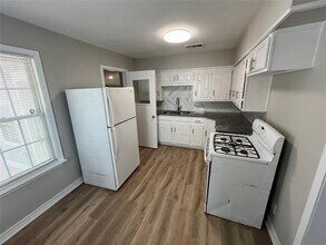 712 Dewberry St in Wilmer, TX - Building Photo - Building Photo