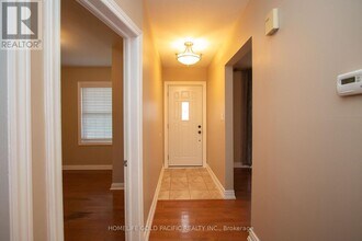 112 Anndale Dr in Toronto, ON - Building Photo - Building Photo