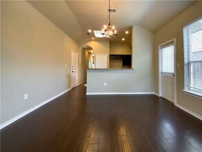 125-131 Creekside Villa Dr in Kyle, TX - Building Photo - Building Photo