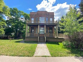 922-922 E 5th St in Duluth, MN - Building Photo