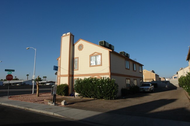 Village At Washington in Las Vegas, NV - Building Photo - Building Photo