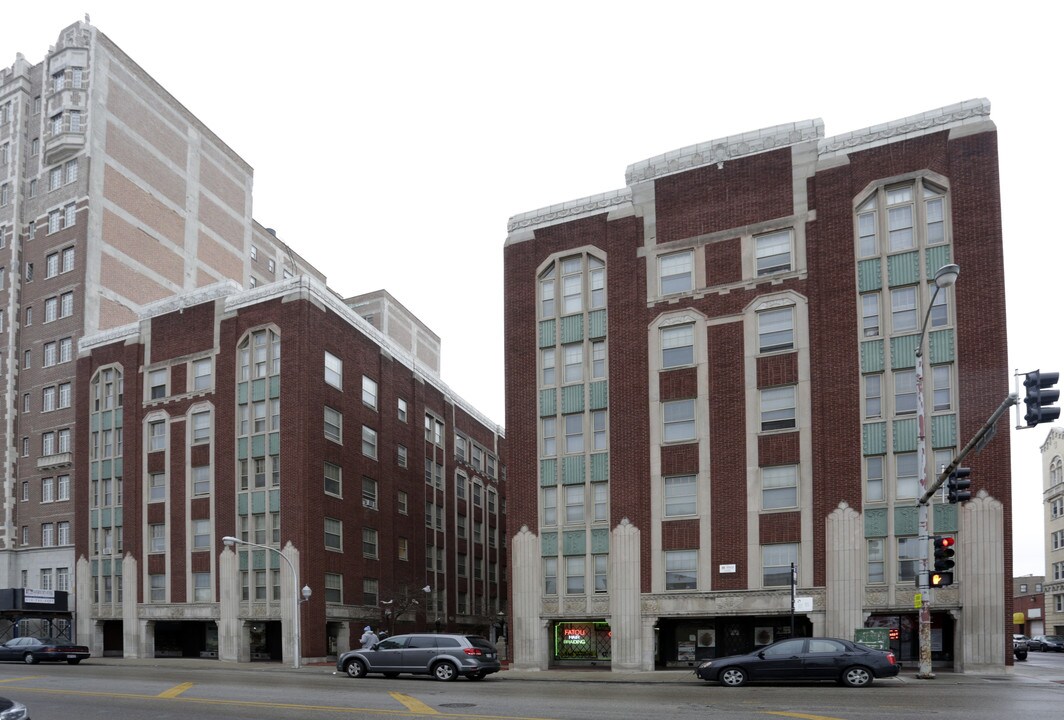 Jeffery Apartments in Chicago, IL - Building Photo