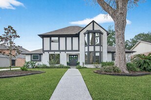 707 Montclair Blvd in Sugar Land, TX - Building Photo