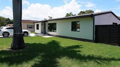 907 NE 3rd St in Hallandale Beach, FL - Building Photo - Building Photo