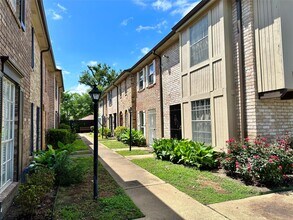 1715 Moritz Dr in Houston, TX - Building Photo - Building Photo