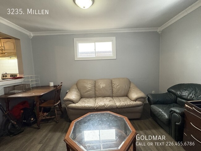 Room Rental available in Windsor, ON - Building Photo - Building Photo