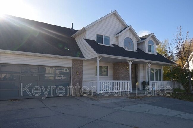 1814 Whisperwood Cir in Sandy, UT - Building Photo - Building Photo