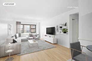 522 E 81st St in New York, NY - Building Photo