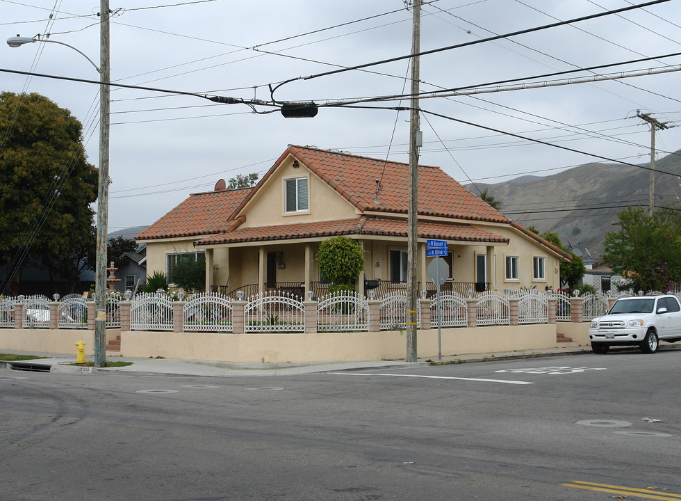 910 N Olive St in Ventura, CA - Foto de edificio