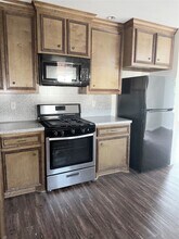 210 E Homan Ave in Baytown, TX - Building Photo - Building Photo