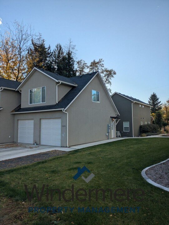 705 1/2-707 1/2 Woodlawn St in Walla Walla, WA - Building Photo