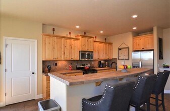 788 NW 28th Loop in Redmond, OR - Building Photo - Building Photo