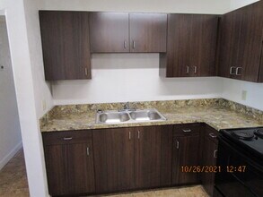 946 Lewis Dr in Daytona Beach, FL - Building Photo - Building Photo