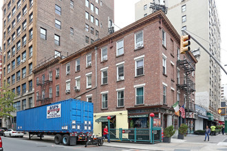 201-203 W 19th St in New York, NY - Foto de edificio - Building Photo