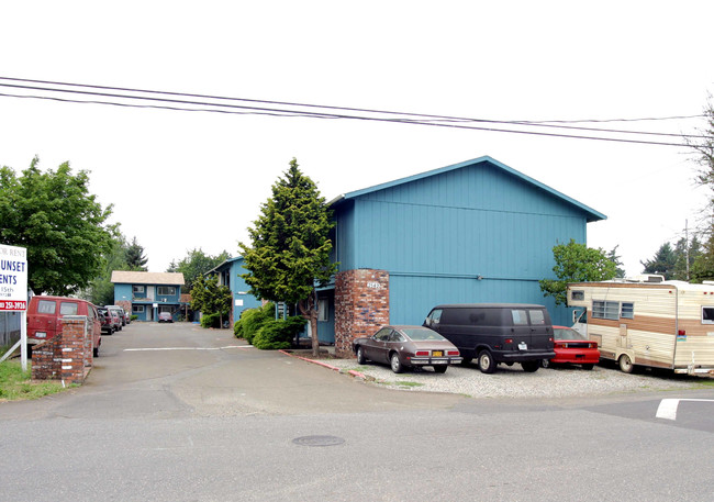 Division Sunset Apartments in Portland, OR - Building Photo - Building Photo