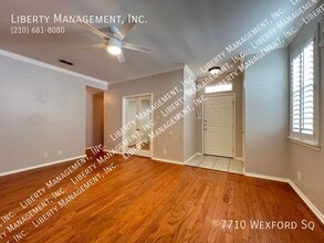 7710 Wexford Square in San Antonio, TX - Building Photo - Building Photo