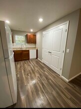 300 N Orchard Ave in Ash Grove, MO - Building Photo - Building Photo