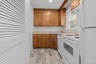 Colony Apartments in Newport News, VA - Building Photo