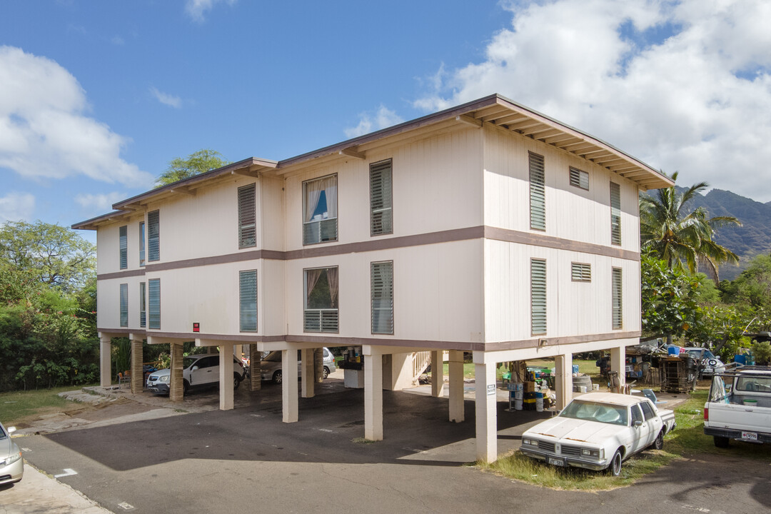 85-076 Farrington Hwy in Waianae, HI - Building Photo