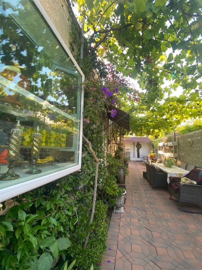 11323 Mississippi Ave, Unit Duplex
