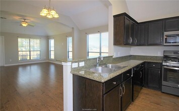 2010 Turning Leaf Dr in Bryan, TX - Building Photo - Building Photo