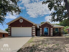 2213 Creek Side Dr in Weatherford, TX - Building Photo