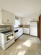 8442 Grandview Ln in Overland Park, KS - Building Photo - Building Photo