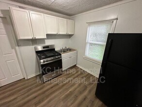 107 E Hale St in Spring Hill, KS - Building Photo - Building Photo