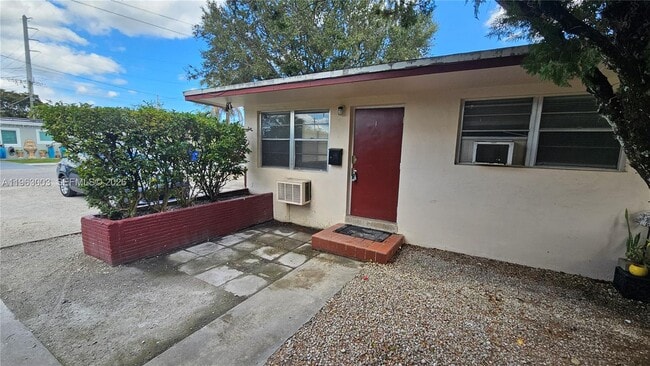 6204 Dewey St in Hollywood, FL - Building Photo - Building Photo