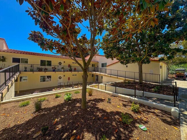 3327 Bahia Blanca E in Laguna Woods, CA - Building Photo - Building Photo