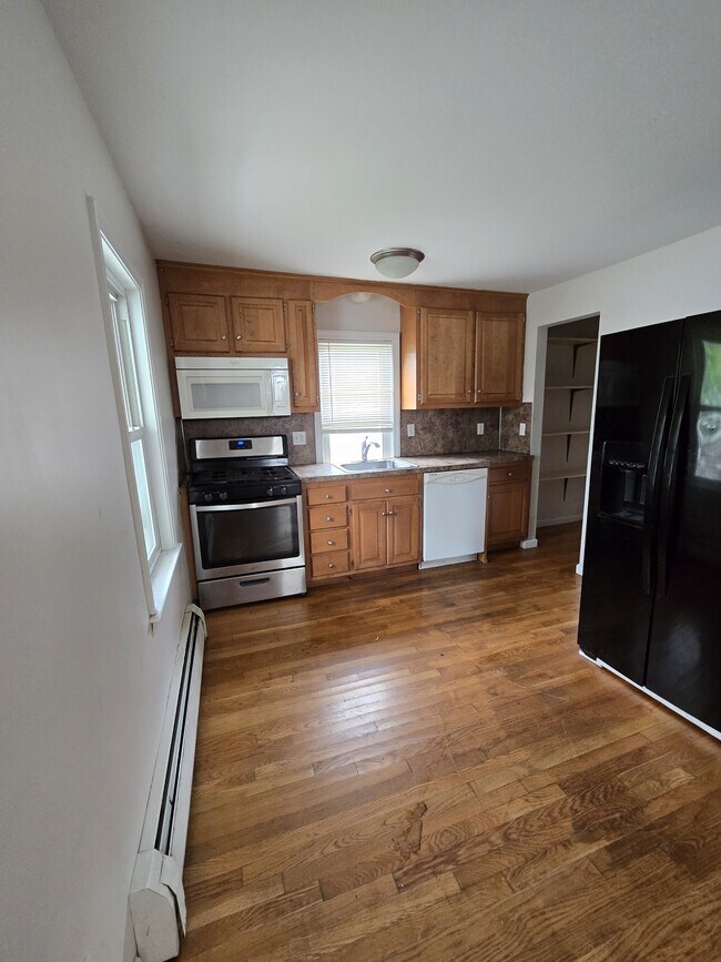 257 Litchfield St in Torrington, CT - Building Photo - Building Photo