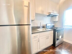 5555 Carlton Way, Unit 19 in Los Angeles, CA - Building Photo - Building Photo