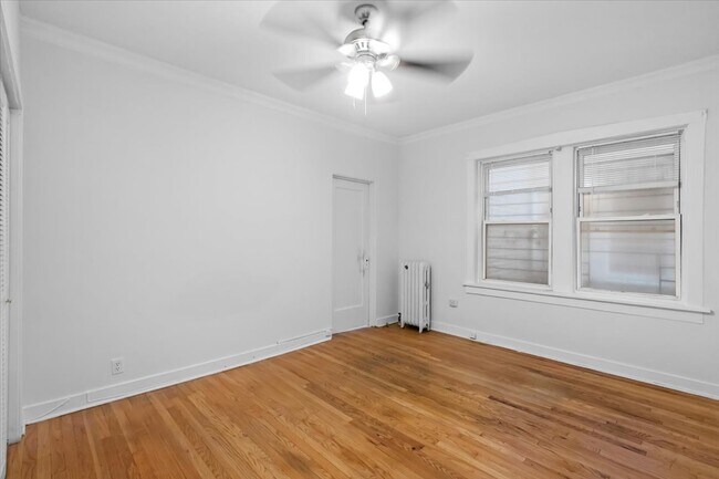 2455 N Clark St, Unit 2 in Chicago, IL - Building Photo - Building Photo