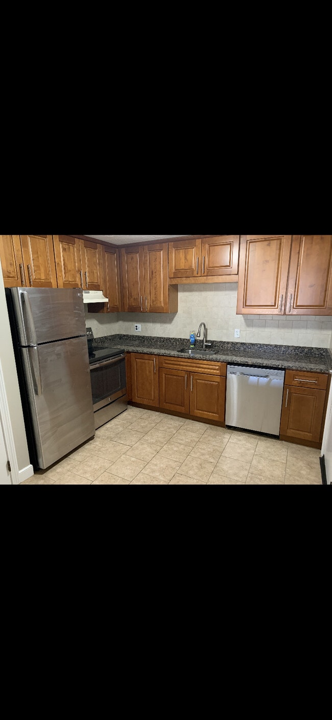 7 Cottage St Apartments