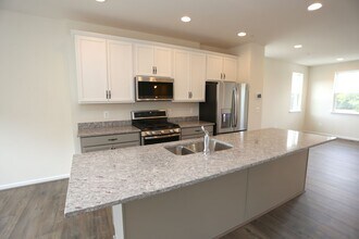 14317 Summit View Ln in Rockville, MD - Building Photo - Building Photo