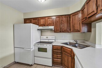 5544 Beach Ct in Cleveland, OH - Building Photo - Building Photo