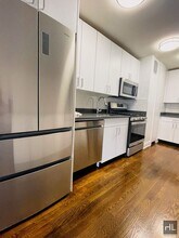 East 82nd Street in New York, NY - Building Photo - Building Photo