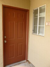 1909 Rio Canyon Ct, Unit 207 in Las Vegas, NV - Foto de edificio - Building Photo