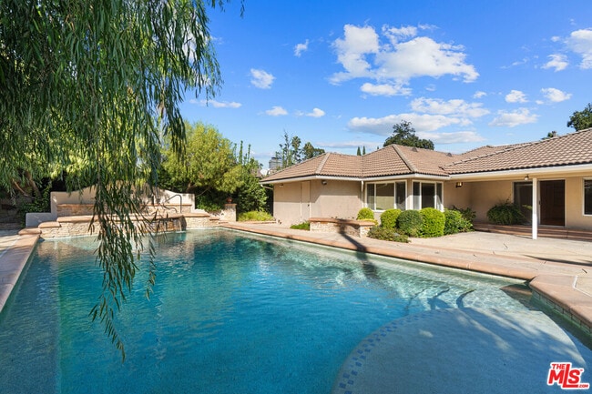 property at 4315 Clybourn Ave