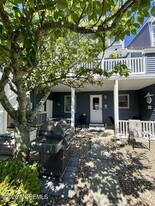 10 SE Central Ave in Seaside Park, NJ - Building Photo