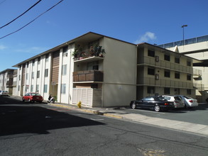 Iolani Banyan in Honolulu, HI - Building Photo - Building Photo