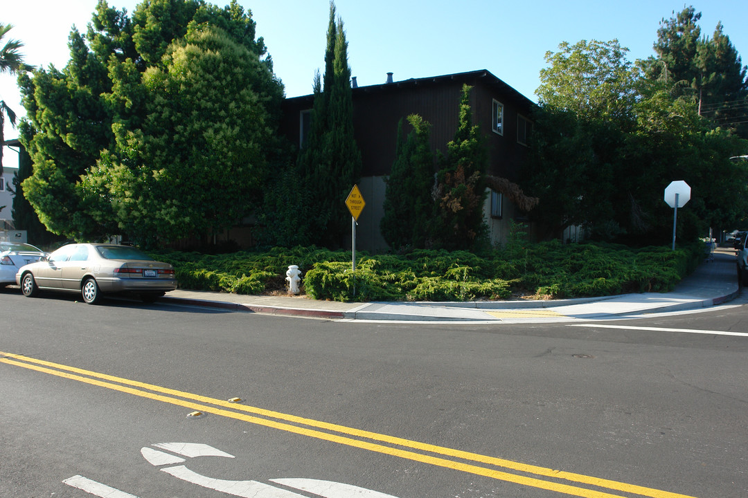 3690 Peacock Ct in Santa Clara, CA - Building Photo