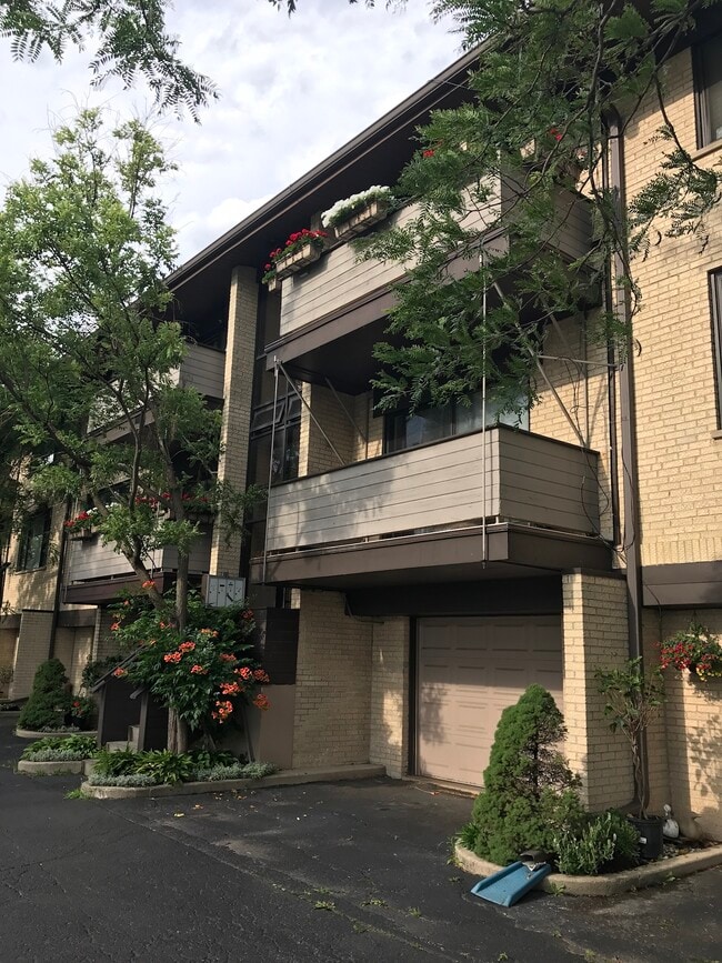 1700 Dempster Street in Park Ridge, IL - Building Photo - Building Photo