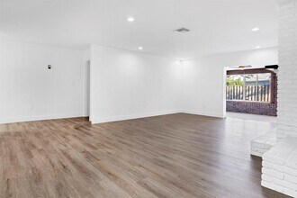 7841 NW 46th St in Lauderhill, FL - Building Photo - Building Photo