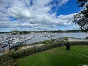 307 W Shore Rd in Huntington, NY - Building Photo - Building Photo