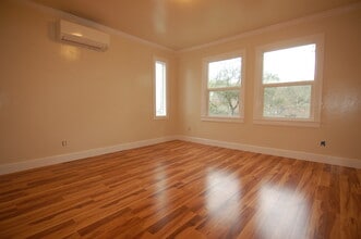 8492 Trenton Rd in Forestville, CA - Foto de edificio - Building Photo